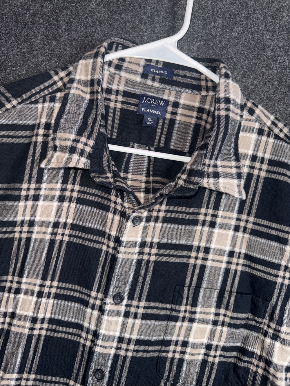 J.‎ Crew Men's Black and Tan Plaid Flannel Button-Down Shirt